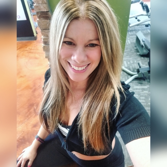 ✨️Meet your Posher, Tiffany✨️ - Picture 7 of 7